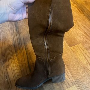 Brown suede boots size 6.5